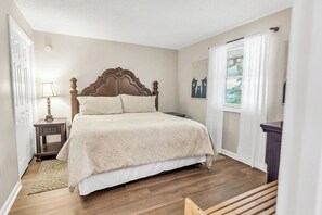 3 bedrooms, iron/ironing board, internet, bed sheets