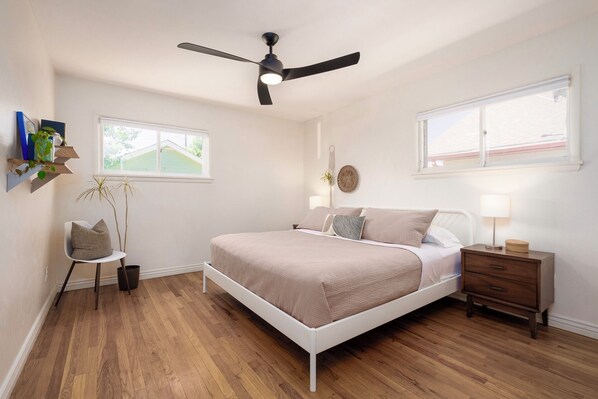 4 bedrooms, iron/ironing board, WiFi, bed sheets