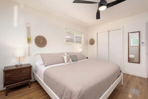4 bedrooms, iron/ironing board, WiFi, bed sheets
