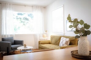 Living area - The Modern Yellow Door Home with Beautiful Outdoor Spaces (Colorado Springs)