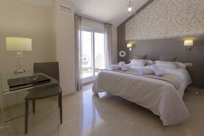 3 عدّة غرف نوم ومكواة/لوح كي وخدمة الإنترنت وملاءات أسرّة