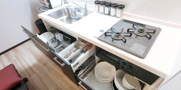 Family House, Multiple Beds, Non Smoking, Kitchen | Private kitchen | Fridge, microwave, stovetop, electric kettle