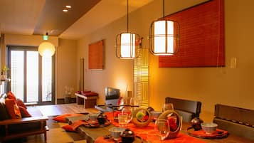 家庭單棟房屋, 多張床, 非吸煙房, 廚房 | 客廳 | 29 吋平面電視連數碼電視頻道、電視、遊戲機