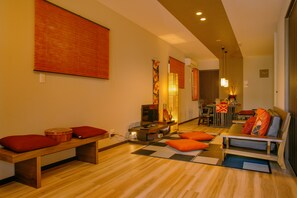 Familiehus, flere senger, ikke-røyk, kj økken | Oppholdsområde | En 29-tommers Flatskjerm-TV med digitale kanaler samt TV og TV-spill