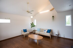 Flat-screen TV - The Pool Resort Villa ICHIGOICHIE (Onna)