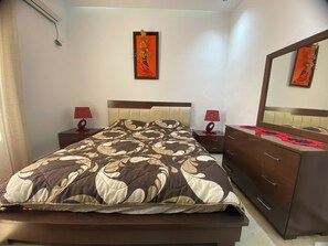 2 bedrooms, desk, iron/ironing board, travel crib