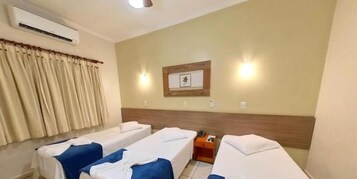 Minibar, cortinas opacas, tabla de planchar con plancha y wifi gratis