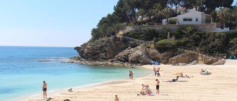 Plage à proximité, chaises longues