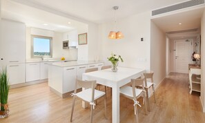 Dining - STUNNING MODERN APARTMENT ON FRONT ROW OF THE BEACH. Wi-Fi  & PRIVATE PARKING  (Sant Llorenç des Cardassar)