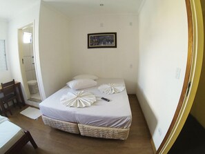 Triple Room (Com breakfast Com Ar) | Desk, free WiFi - Paris Hotel (Jundiai)