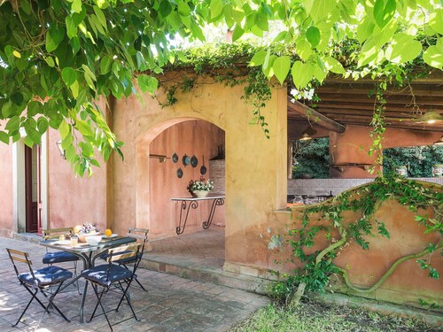 Countryside villa with pool and outdoor kitchen