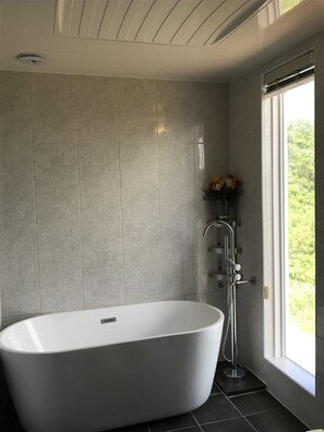 Bathtub besar