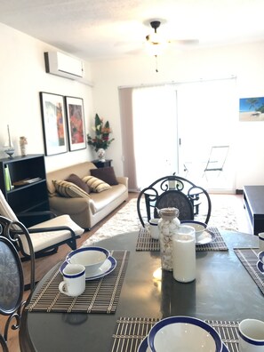 Deluxe Suite, 2 Bedrooms | In-room dining