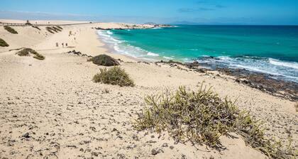 Huvila merinäköalalla, 5 sänkyä oma lämmitetty uima-allas ja suljettu puutarha