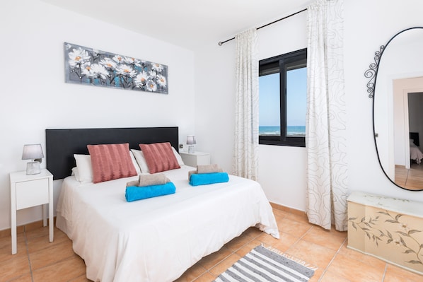5 bedrooms, in-room safe, desk, iron/ironing board