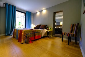 4 habitaciones, tabla de planchar con plancha y cuna de viaje 