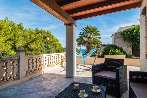 Chalet vieressä Välimerelle