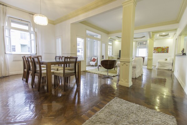 Apartment 346 | In-room dining - LineRio Copacabana Family Residence 346 (Rio de Janeiro)