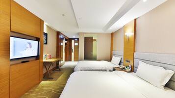 Minibar, escritorio, cortinas blackout y wifi gratis