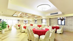 Breakfast, lunch and dinner served - Jinxi Hotel(Shuangliu Airport Haibin City Store) (Chengdu)