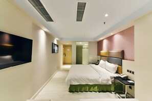 Deluxe Single Room | Minibar, desk, blackout drapes, free WiFi