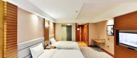 Double Room | Minibar, desk, blackout drapes, free WiFi