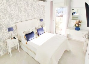 1 bedroom, iron/ironing board, free WiFi, bed sheets - LUX. Frontbeach, 5 POOLS. Terrace, TV 65'-2 B.C. 4 ppl. WIFI. Netflix.  (Benalmádena)