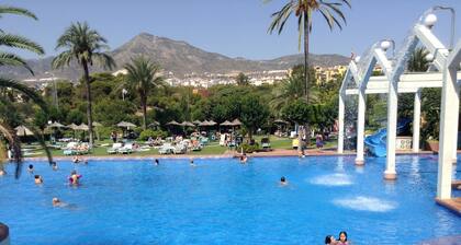 LUX. Frontbeach, 5 POOLS. Terrace, TV 65'-2 B.C. 4 ppl. WIFI. Netflix.