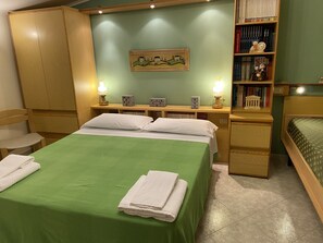 2 chambres, fer et planche à repasser, lit parapluie, Wi-Fi gratuit