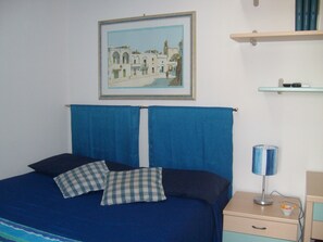 2 chambres, fer et planche à repasser, Wi-Fi, draps fournis