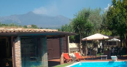 VILLA "LUNA" BETWEEN ETNA CATANIA AND TAORMINA THE SEA TO 2KM