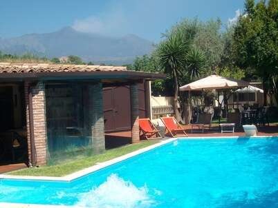 VILLA "LUNA" BETWEEN ETNA CATANIA AND TAORMINA THE SEA TO 2KM