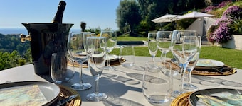 QUIET VILLA, SEA VIEW, LARGE GARDEN, HEATED POOL