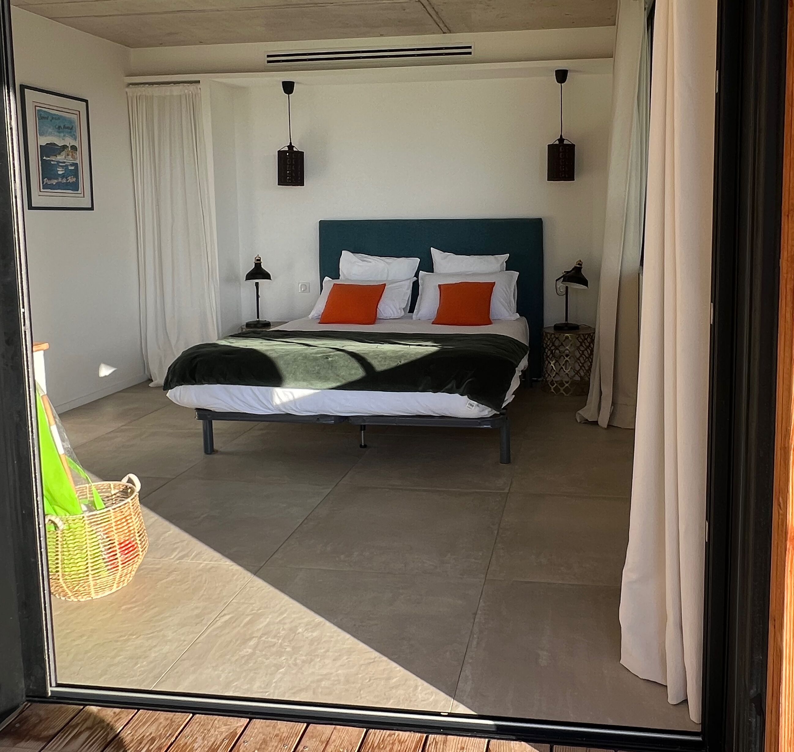 3 bedrooms, soundproofing, iron/ironing board, travel crib