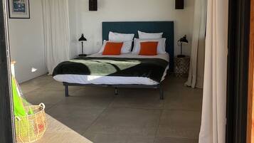 3 bedrooms, soundproofing, iron/ironing board, travel crib