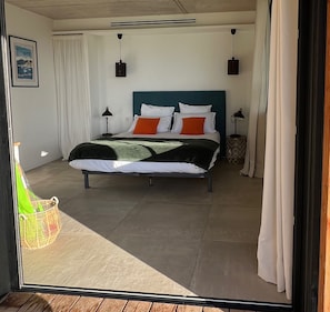 3 chambres, chambres insonorisées, fer et planche à repasser