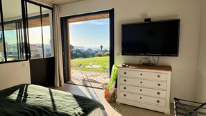 3 bedrooms, soundproofing, iron/ironing board, travel crib