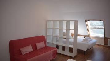 1 bedroom, free WiFi, bed sheets