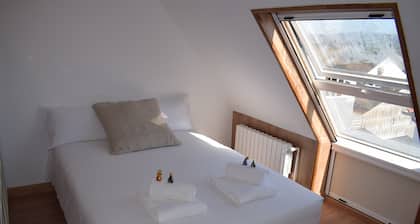 Studio Penthouse La Casa de Manuel, is located in Portomarín, 22km from Sarria.