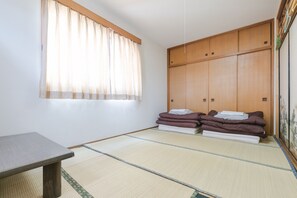 Traditional-Zimmer (Japanese Style, Private) | Zimmersafe, kostenloses WLAN, Bettwäsche