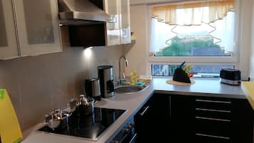 Kühlschrank, Ofen, Herdplatte, Geschirrspüler