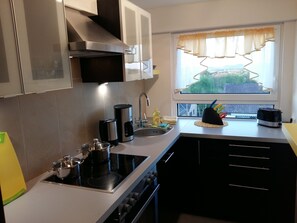 Refrigerador, horno, placa de cocina, lavavajillas