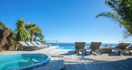 High-end contemporary house, exceptional view, air con, heated pool and jacuzzi