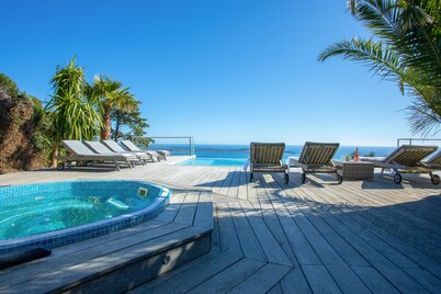 High-end contemporary house, exceptional view, air con, heated pool and jacuzzi