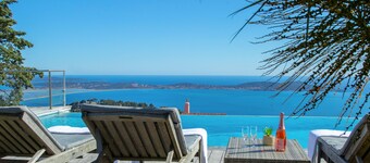 High-end contemporary house, exceptional view, air con, heated pool and jacuzzi