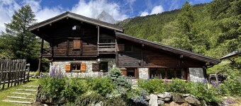 Chalet-Family-Ensuite with Bath-Mountain view