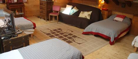 6 bedrooms, iron/ironing board, travel cot, free WiFi