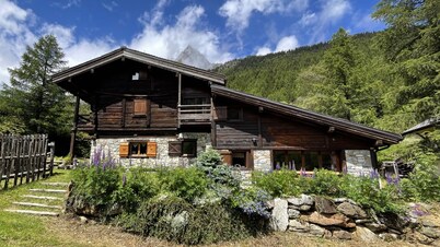Chalet-Family-Ensuite with Bath-Mountain view