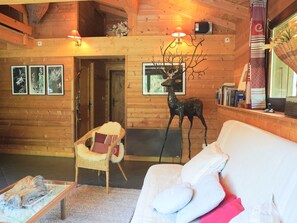 Televisor, reproductor de DVD i estèreo 