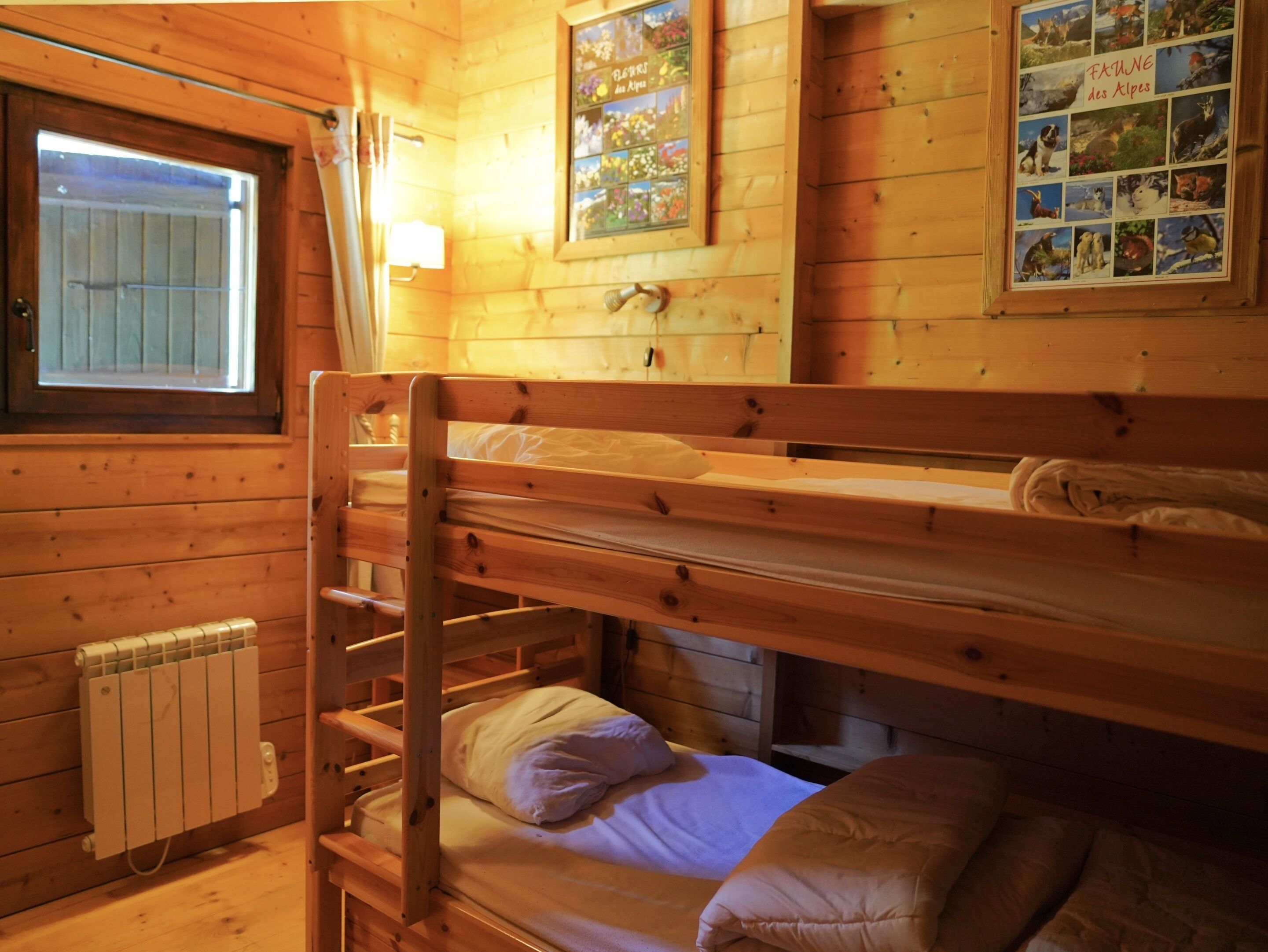 6 habitaciones, tabla de planchar con plancha y cuna de viaje 